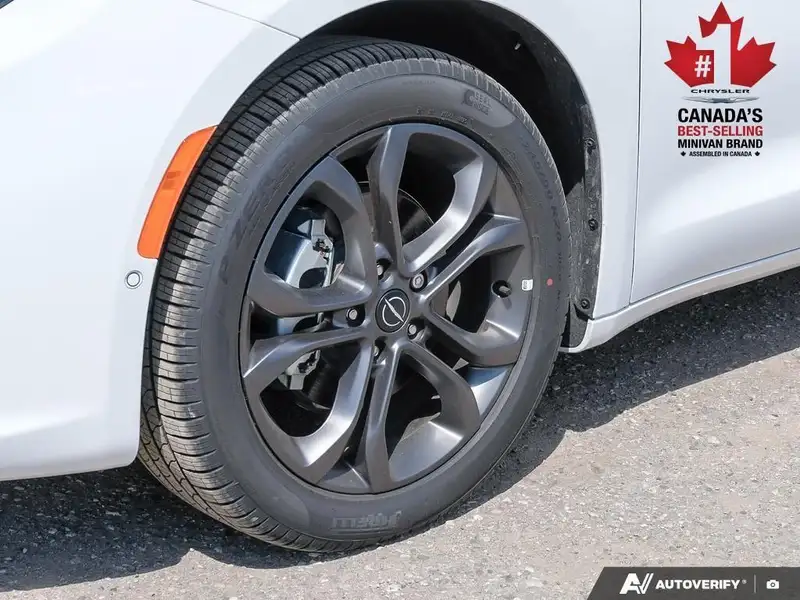 2026 Chrysler Pacifica Select, bílá, 0 km, dovoz Kanada — foto 6 z 12