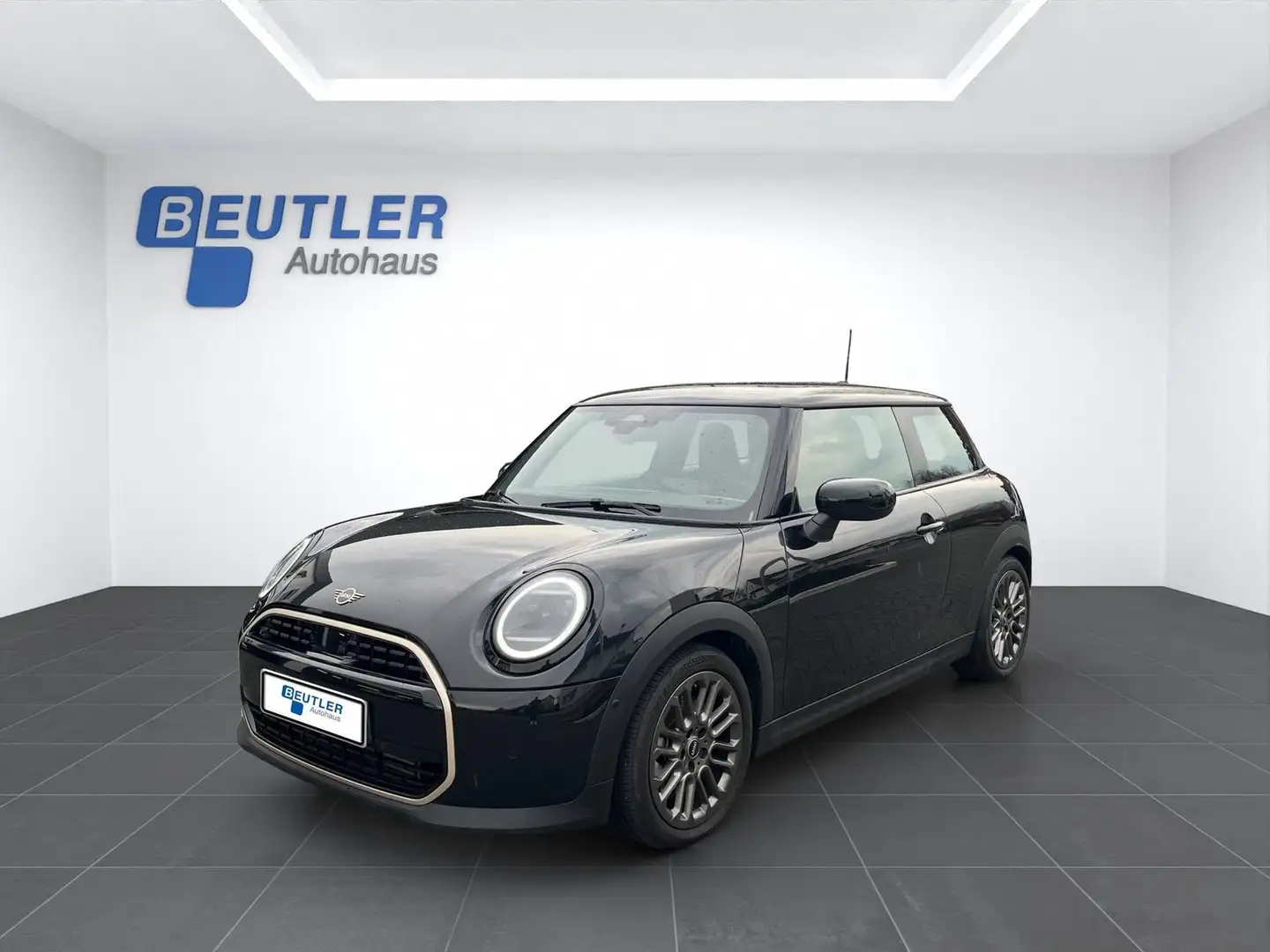 2025 MINI Cooper C, 19 166 km, Německo — foto 1