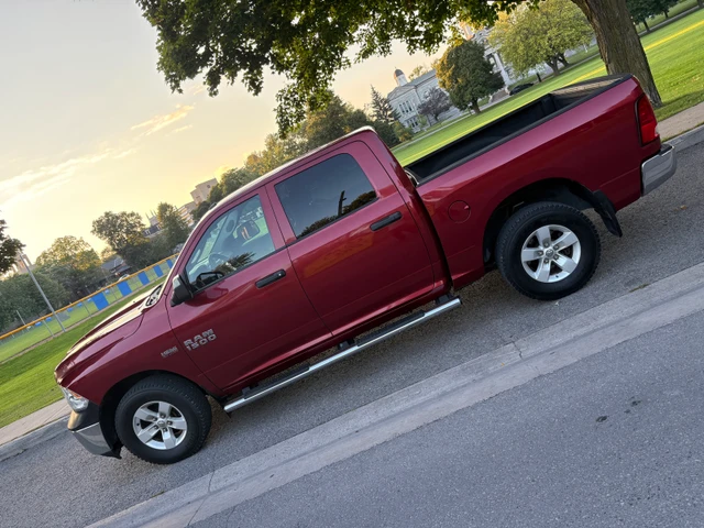 2015 RAM 1500, červená, 120 km, dovoz Kanada — foto 2 z 5