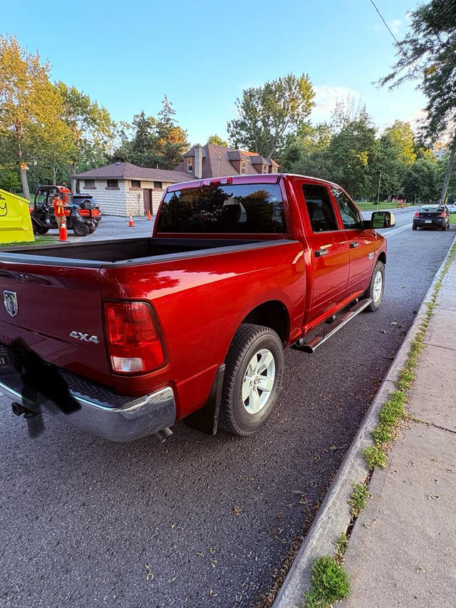 2015 RAM 1500, červená, 120 km, dovoz Kanada — foto 5 z 5