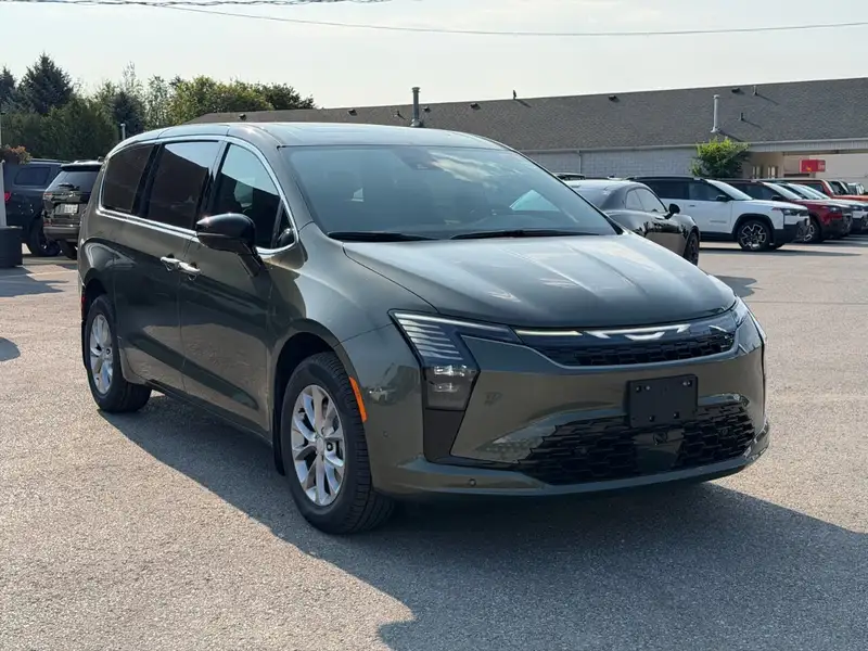 2027 Chrysler Pacifica Select, zelená, 11 km, dovoz Kanada — foto 10 z 12
