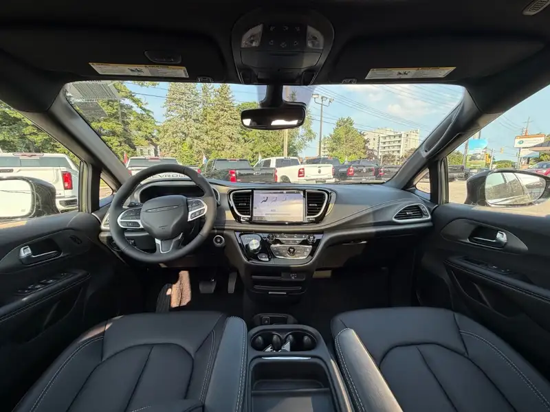 2027 Chrysler Pacifica Select, zelená, 11 km, dovoz Kanada — foto 12 z 12