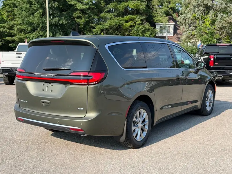 2027 Chrysler Pacifica Select, zelená, 11 km, dovoz Kanada — foto 8 z 12