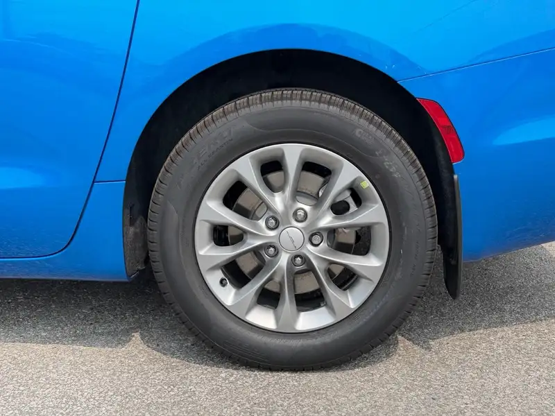 2027 Chrysler Pacifica Select, modrá, 15 km, dovoz Kanada — foto 5 z 12