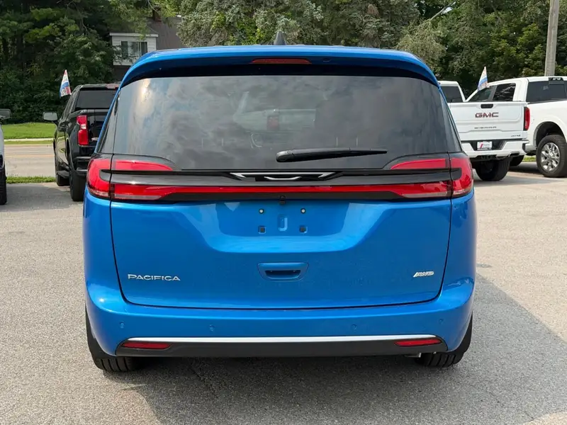 2027 Chrysler Pacifica Select, modrá, 15 km, dovoz Kanada — foto 7 z 12
