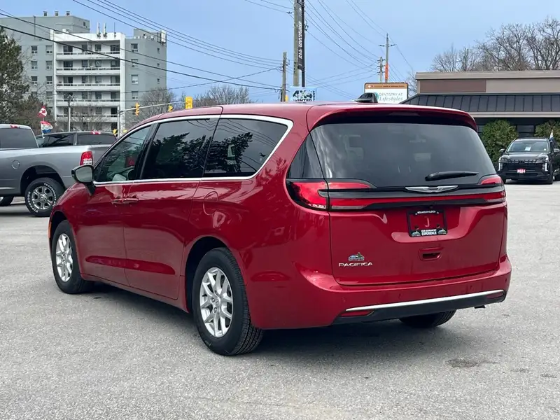 2026 Chrysler Pacifica Select, červená, 10 km, dovoz Kanada — foto 4 z 12