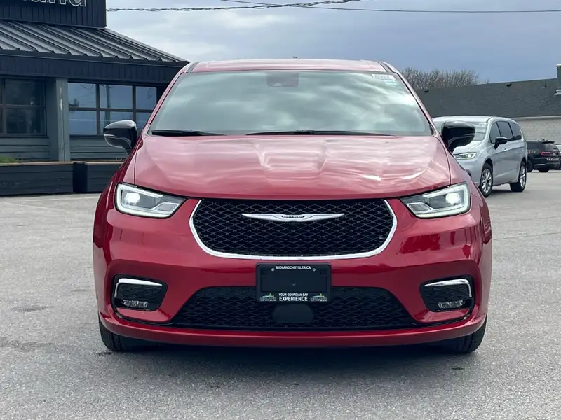 2026 Chrysler Pacifica Select, červená, 10 km, dovoz Kanada — foto 8 z 12