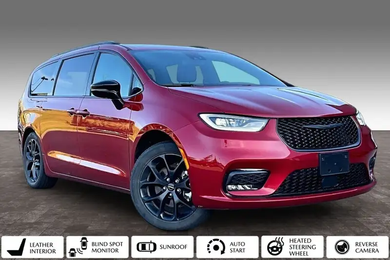2025 Chrysler Pacifica Limited, červená, 49 901 km, dovoz Kanada — foto 2 z 12