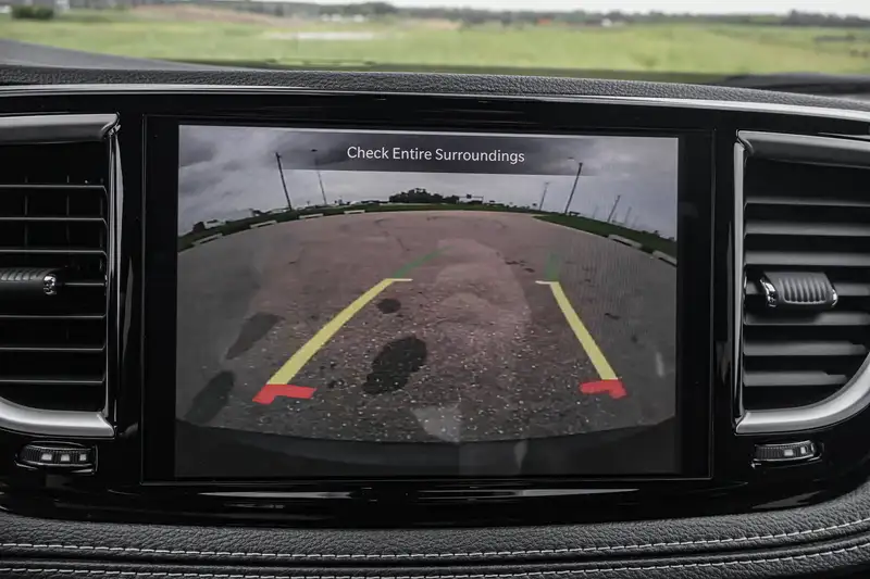 2027 Chrysler Pacifica Select AWD, černá, 25 km, dovoz Kanada — foto 7 z 12