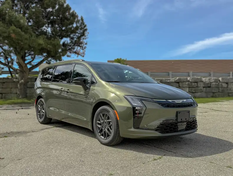 2027 Chrysler Pacifica SELECT | S Package, zelená, 1 500 km, dovoz Kanada — foto 3 z 12