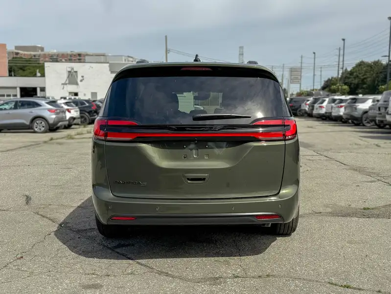 2027 Chrysler Pacifica SELECT | S Package, zelená, 1 500 km, dovoz Kanada — foto 6 z 12