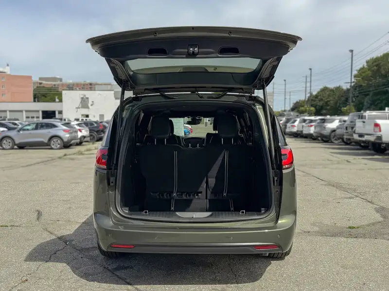 2027 Chrysler Pacifica SELECT | S Package, zelená, 1 500 km, dovoz Kanada — foto 7 z 12