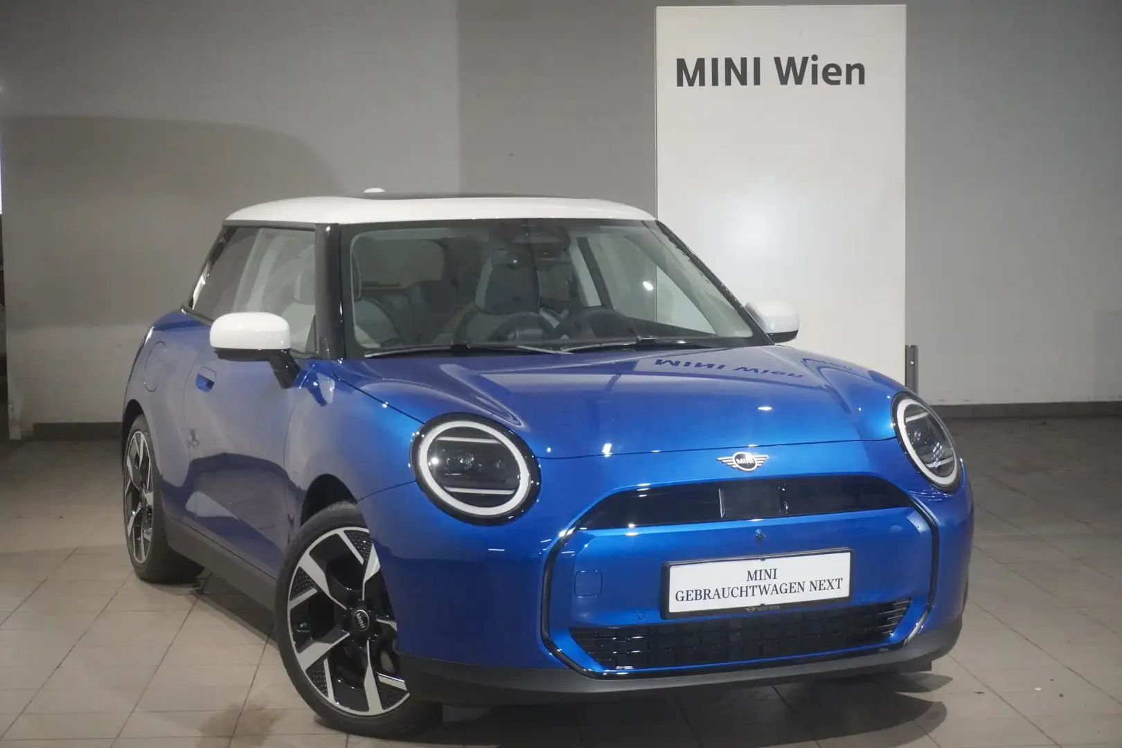 2026 MINI Cooper E, 9 900 km, Rakousko — foto 1