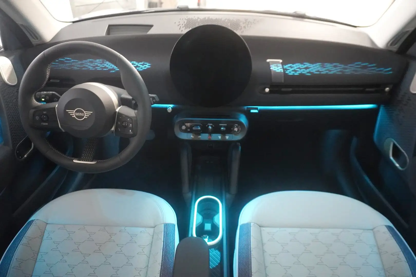 2026 MINI Cooper E, 9 900 km, Rakousko — foto 10 z 12