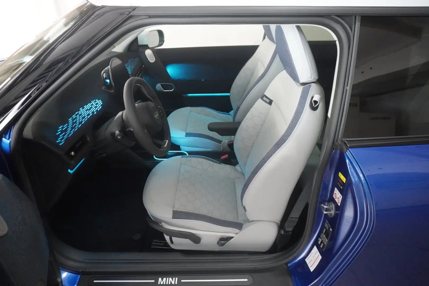 2026 MINI Cooper E, 9 900 km, Rakousko — foto 4 z 12