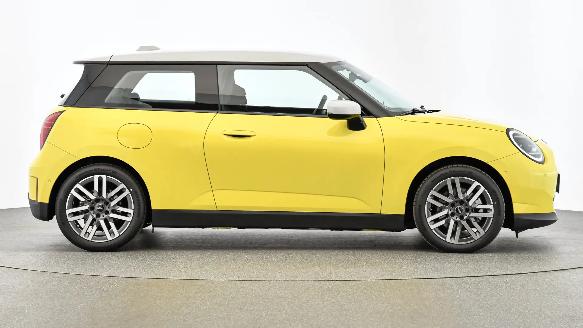 2026 MINI Cooper E, 9 900 km, Rakousko — foto 8 z 12