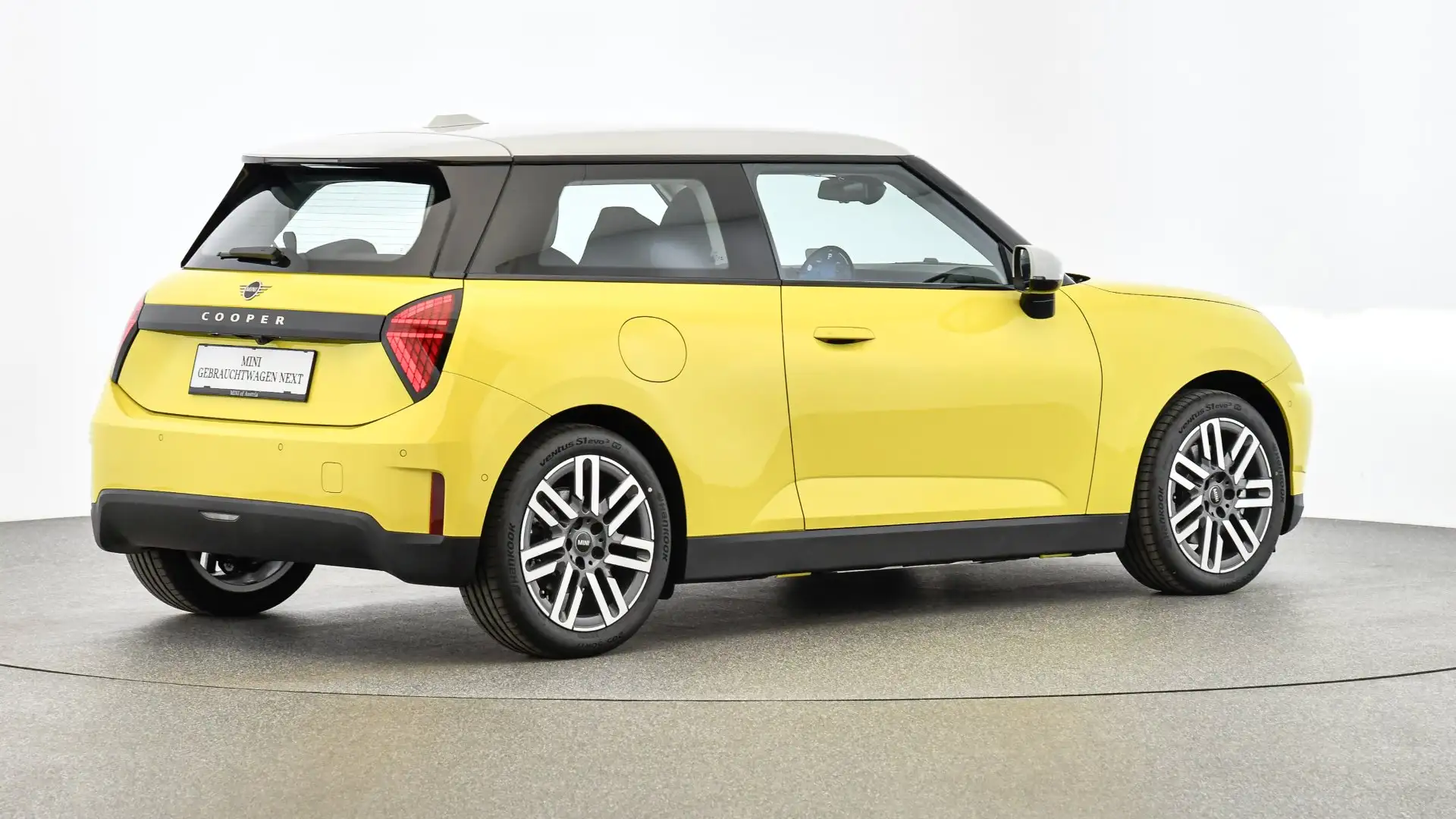 2026 MINI Cooper E, 9 900 km, Rakousko — foto 9 z 12