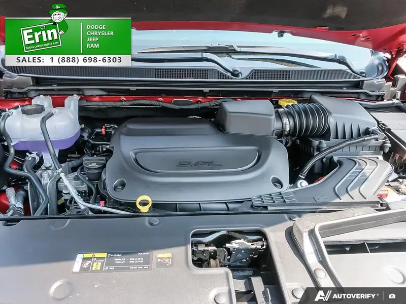 2027 Chrysler Pacifica Select AWD, červená, dovoz Kanada — foto 8 z 12