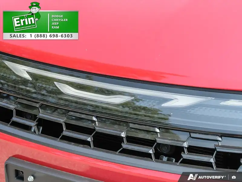 2027 Chrysler Pacifica Select AWD, červená, dovoz Kanada — foto 9 z 12