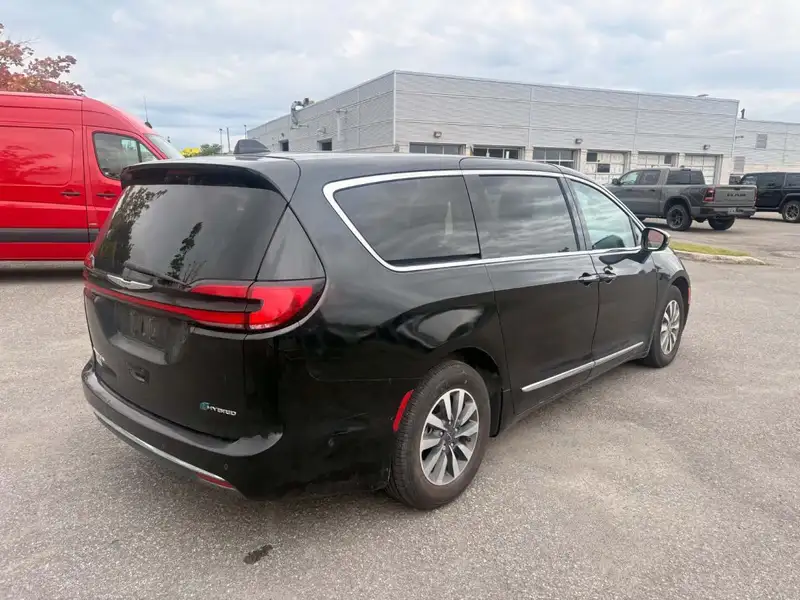 2023 Chrysler Pacifica Limited 2RM, černá, 136 131 km, dovoz Kanada — foto 4 z 12