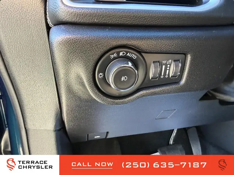 2022 Chrysler Pacifica Touring AWD, modrá, 77 878 km, dovoz Kanada — foto 12 z 12