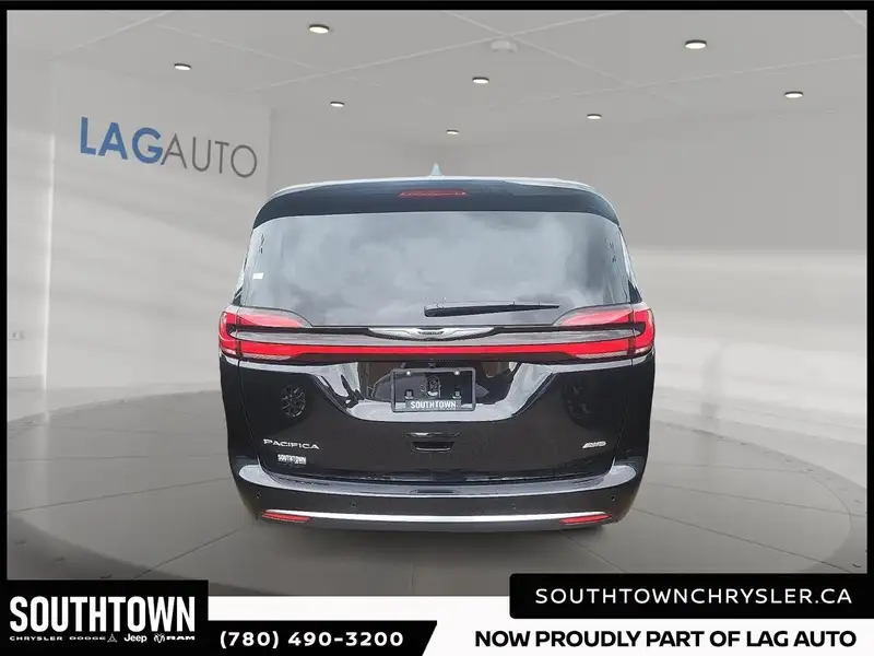 2026 Chrysler Pacifica PINNACLE, černá, 0 km, dovoz Kanada — foto 3 z 12