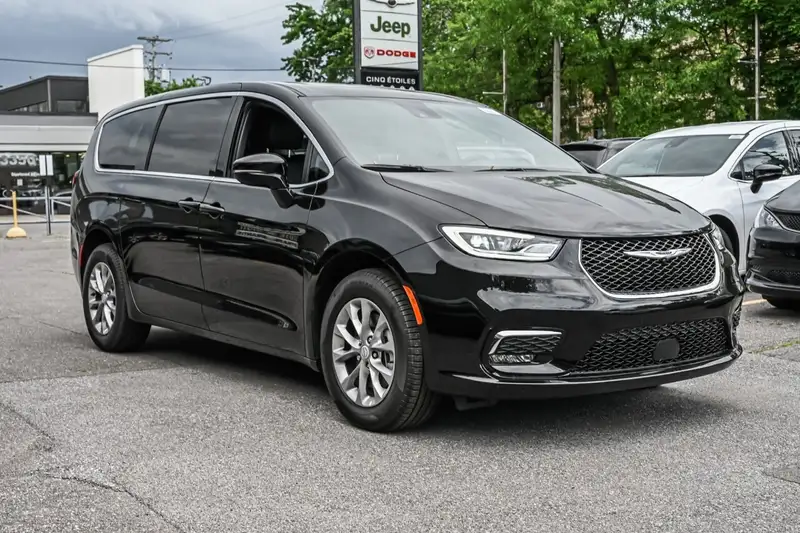 2026 Chrysler Pacifica Select, černá, 55 km, dovoz Kanada — foto 3 z 12