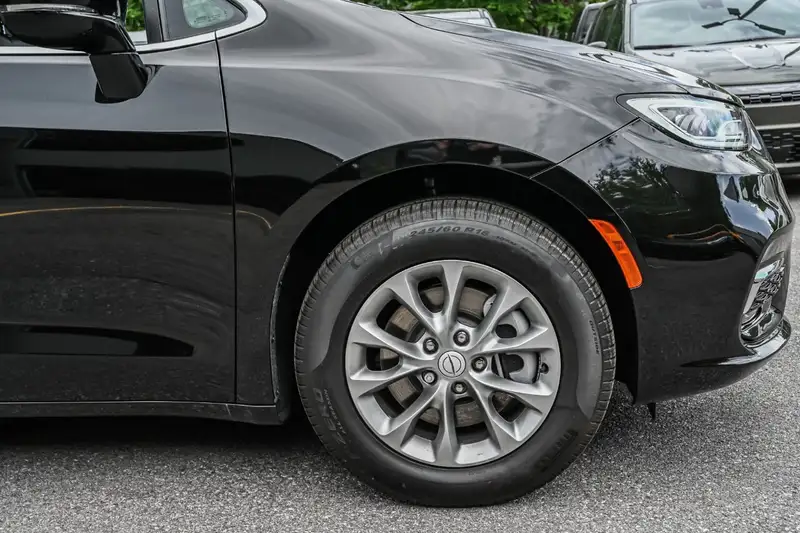 2026 Chrysler Pacifica Select, černá, 55 km, dovoz Kanada — foto 4 z 12