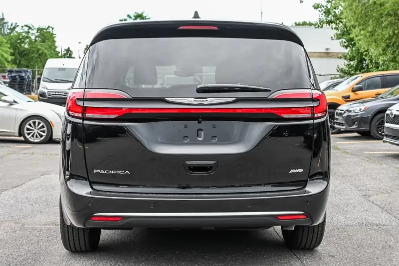 2026 Chrysler Pacifica Select, černá, 55 km, dovoz Kanada — foto 6 z 12