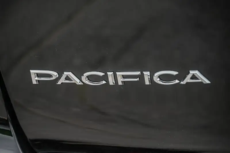 2026 Chrysler Pacifica Select, černá, 55 km, dovoz Kanada — foto 8 z 12