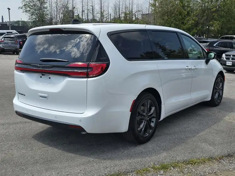 2026 Chrysler Pacifica Select Awd, bílá, 15 km, dovoz Kanada — foto 5 z 12