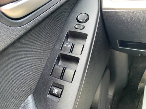 2012 Mazda, dovoz Kanada — foto 10 z 12