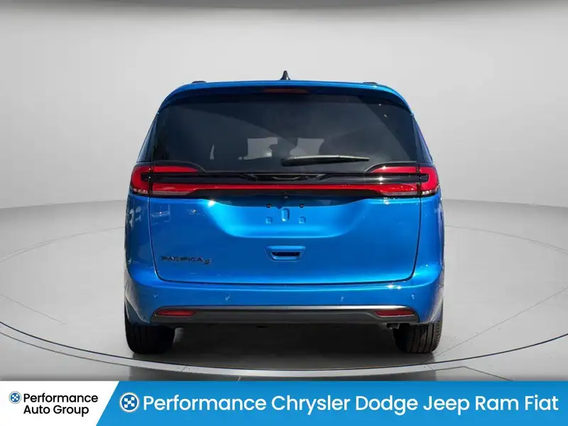 2027 Chrysler Pacifica Select, modrá, dovoz Kanada — foto 6 z 12