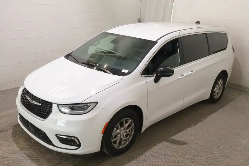 2025 Chrysler Pacifica SELECT + 7 PASSAGERS, bílá, 39 196 km, dovoz Kanada — foto 3 z 12