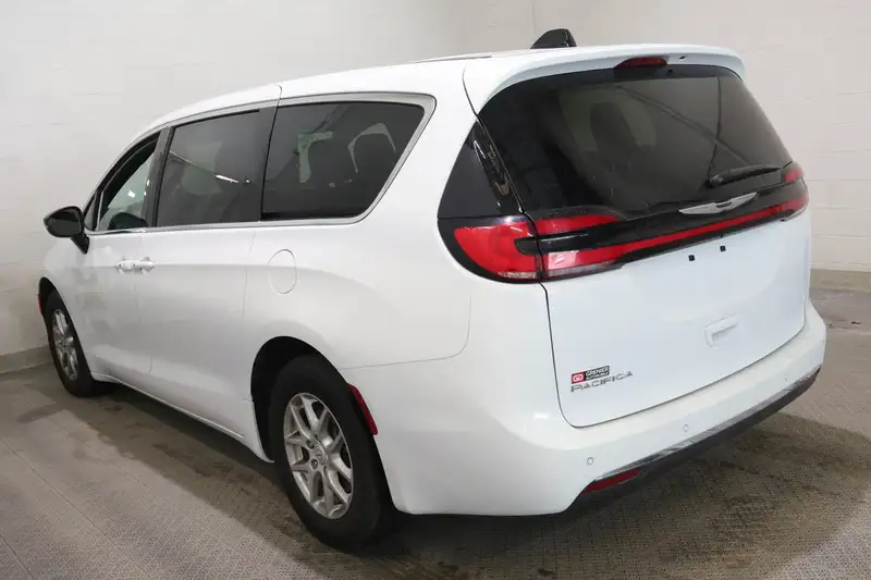 2025 Chrysler Pacifica SELECT + 7 PASSAGERS, bílá, 39 196 km, dovoz Kanada — foto 5 z 12