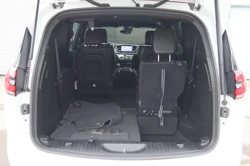2025 Chrysler Pacifica SELECT + 7 PASSAGERS, bílá, 39 196 km, dovoz Kanada — foto 7 z 12