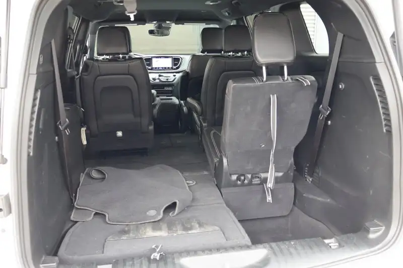 2025 Chrysler Pacifica SELECT + 7 PASSAGERS, bílá, 39 196 km, dovoz Kanada — foto 9 z 12