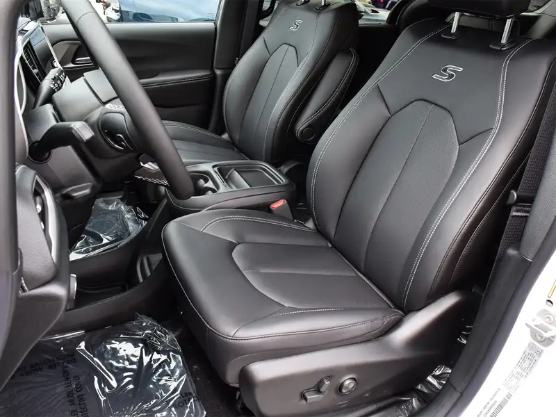 2027 Chrysler Pacifica Select, bílá, 22 km, dovoz Kanada — foto 6 z 12
