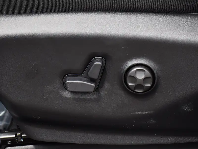 2027 Chrysler Pacifica Select, bílá, 22 km, dovoz Kanada — foto 8 z 12