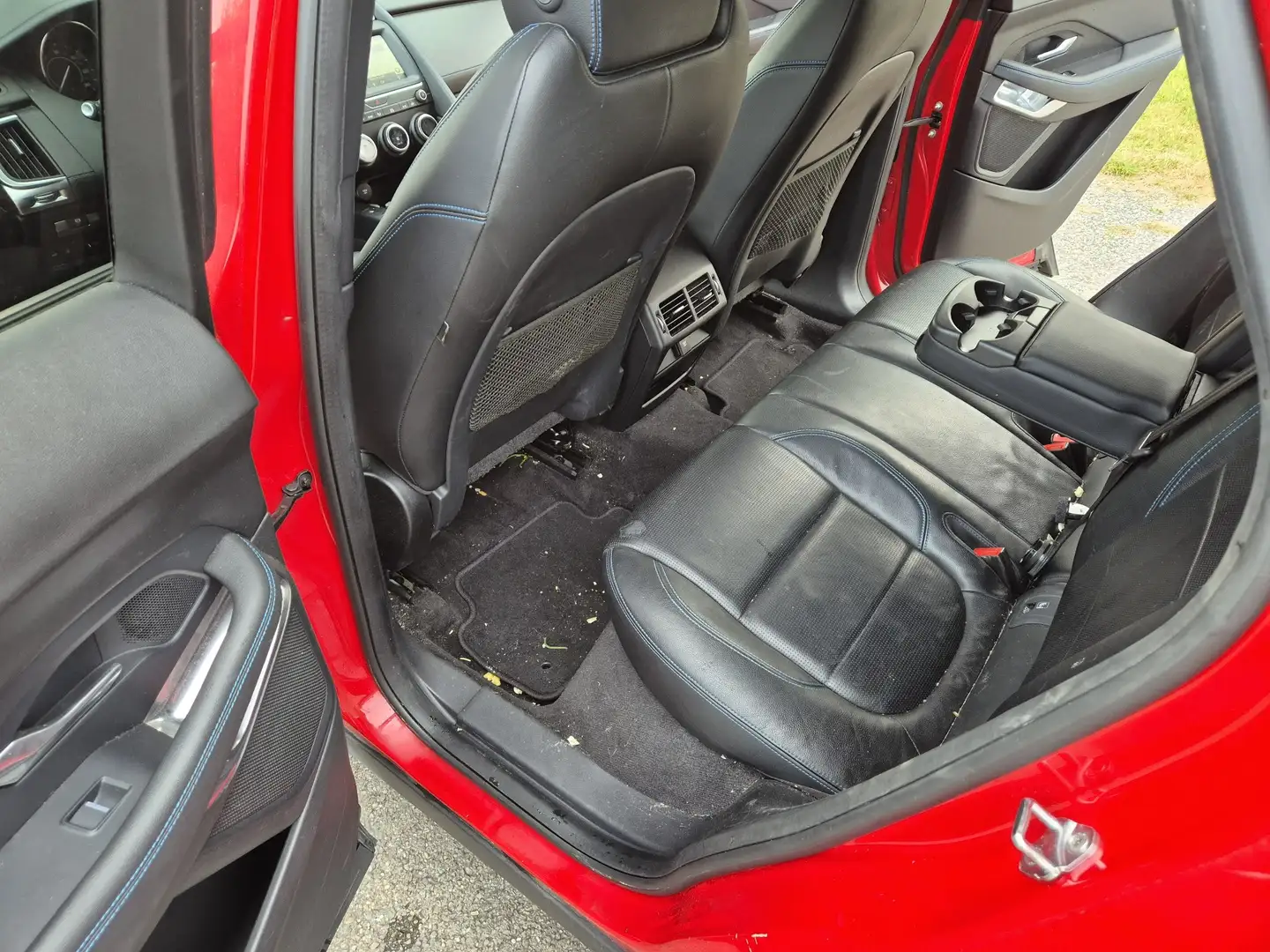 2020 Jaguar E-Pace, 220 000 km, Belgie — foto 10 z 12