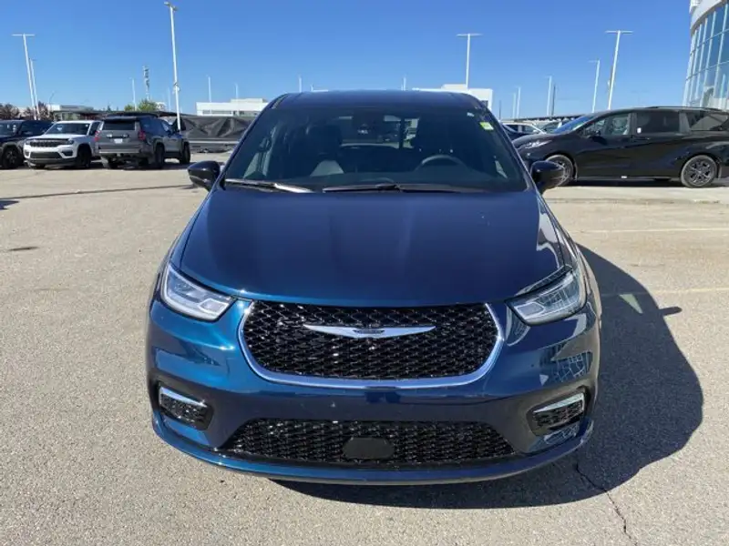 2025 Chrysler Pacifica Select, modrá, 14 824 km, dovoz Kanada — foto 2 z 12