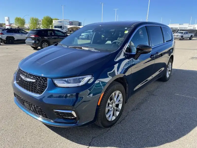 2025 Chrysler Pacifica Select, modrá, 14 824 km, dovoz Kanada — foto 3 z 12