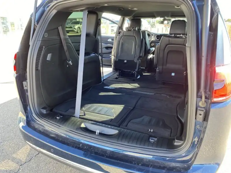 2025 Chrysler Pacifica Select, modrá, 14 824 km, dovoz Kanada — foto 7 z 12