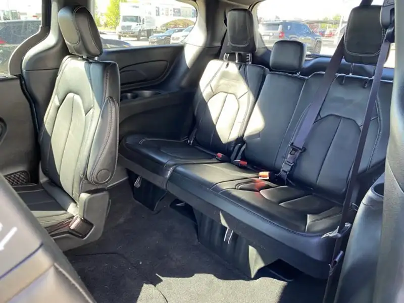 2025 Chrysler Pacifica Select, modrá, 14 824 km, dovoz Kanada — foto 9 z 12