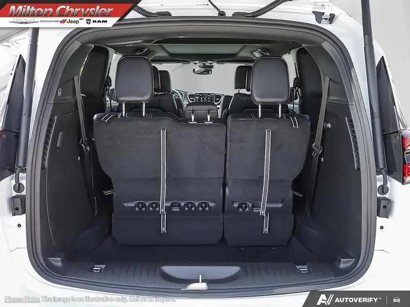 2027 Chrysler Pacifica SELECT, bílá, 10 km, dovoz Kanada — foto 7 z 12