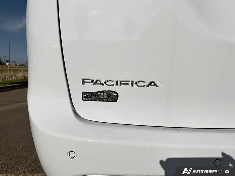 2027 Chrysler Pacifica Select, bílá, 17 km, dovoz Kanada — foto 11 z 12