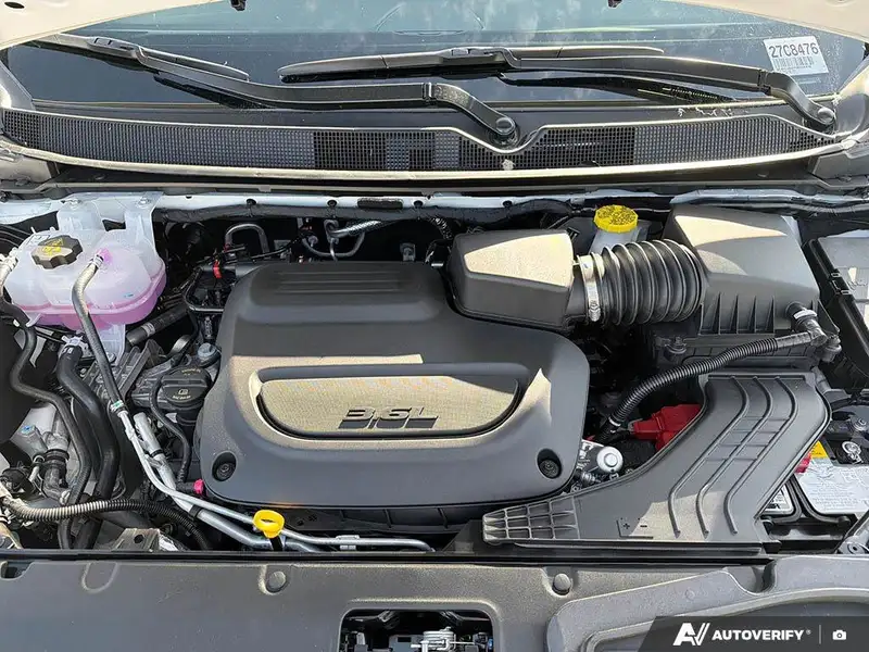 2027 Chrysler Pacifica Select, bílá, 17 km, dovoz Kanada — foto 12 z 12