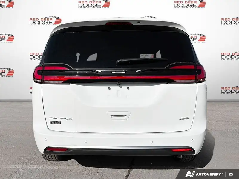 2027 Chrysler Pacifica Select, bílá, 17 km, dovoz Kanada — foto 4 z 12