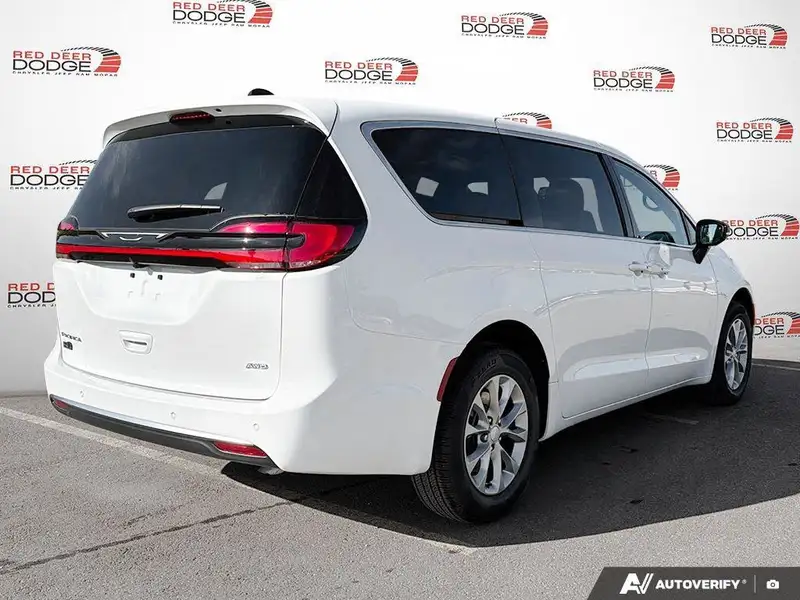 2027 Chrysler Pacifica Select, bílá, 17 km, dovoz Kanada — foto 5 z 12