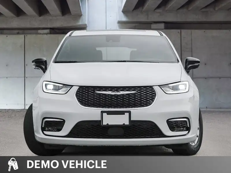 2026 Chrysler Pacifica Select, bílá, 1 012 km, dovoz Kanada — foto 2 z 10